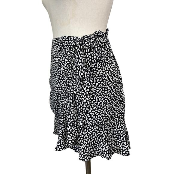 Abercrombie & Fitch Tulip Ruffle Miniskirt with Bow - Picture 2 of 10